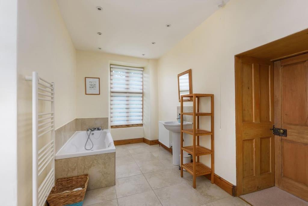 10 Bed Stunning House In Village, With Hot Tub Ovingham Экстерьер фото