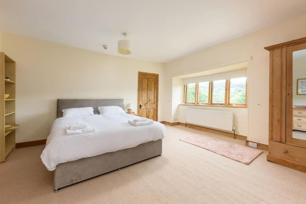 10 Bed Stunning House In Village, With Hot Tub Ovingham Экстерьер фото